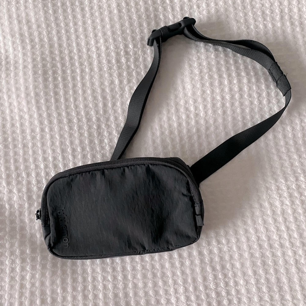 Lululemon Mini Belt Bag - Picture 5 of 11